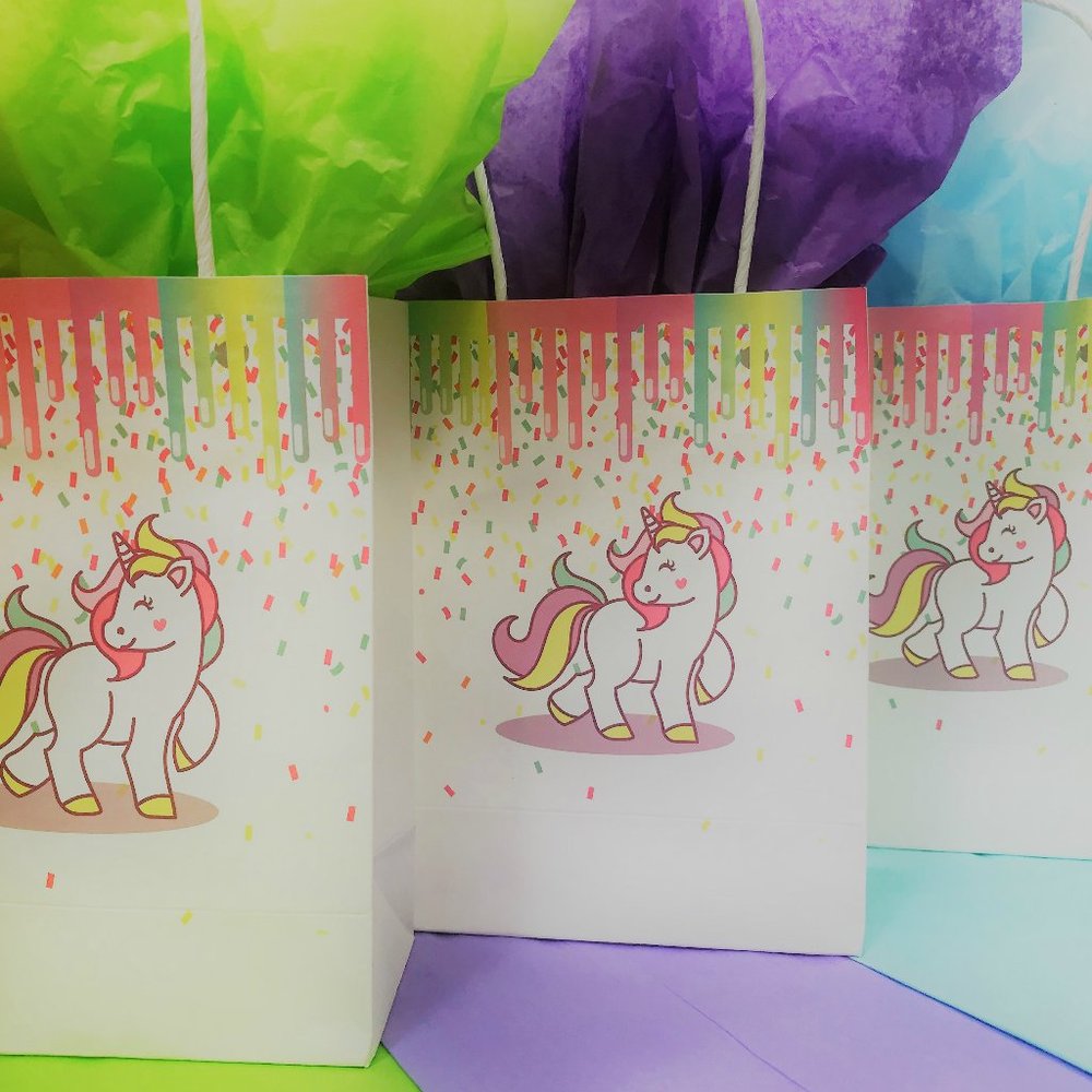 NWOT Set of 24 Unicorn Bags with Tissue Paper